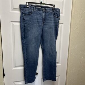 Lee's Women's Petite Lee Mid Rise Straight Leg Jeans Size  18P